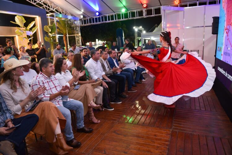 Música e dança abrem noite que apresenta oportunidades com o Paraguai