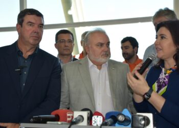 Presidente da Petrobrás visita fábrica da UFN3 em MS com políticos para tratar da agroindústria