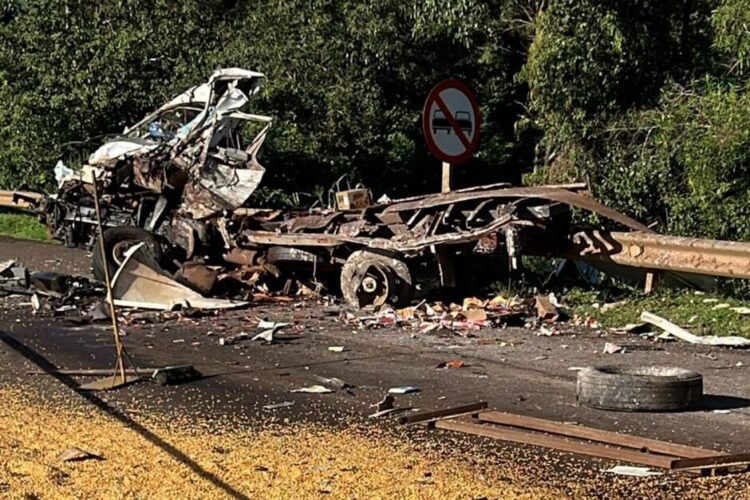 São identificadas as seis vítimas fatais de acidente entre carretas, Ônix e caminhão, na BR-163