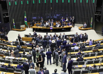 Parte de decreto de Lula que restringe acesso às armas é derrubada por Câmara