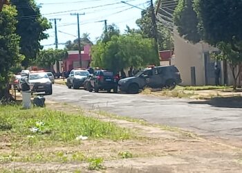 Viaturas do Batalhão de Choque e da Romu, na Vila Duque de Caxias, chamam atenção