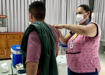 Feriadão e fim de semana tem vacinação em unidades, shoppings e supermercados
