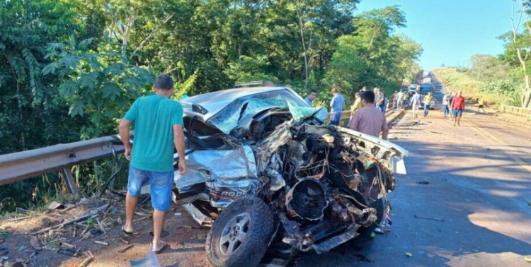 Colisão envolvendo carros, caminhão e trailer mata uma pessoa, na BR-158, em MS