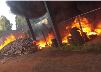 Fogo em depósito de pneus mobiliza bombeiros, em Campo Grande