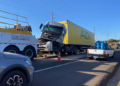 Engavetamento envolvendo 4 caminhões deixa trânsito fechado na BR-163, na Capital