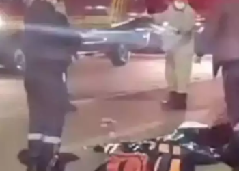 Mulheres em moto são atropeladas por veículo e morrem ao terem crânios esmagados