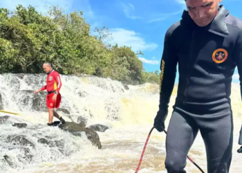 Bombeiros estão no terceiro dia de buscas por rapaz que desapareceu em cachoeira do Rio Amambai