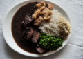 Prato típico, origem complexa; feijoada tem raízes na Europa e representa a miscigenação brasileira