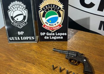 Sogro acusa genro de furtar seu celular, pega arma no carro e atira contra o rapaz