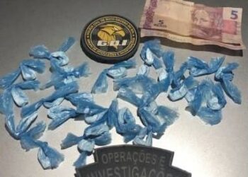 Adolescente de 15 anos é flagrado vendendo 25 porções de cocaína no Campo Nobre