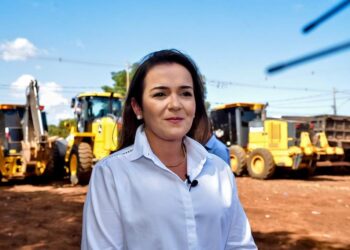 Prefeita Adriane comemora obra de pavimentação que liga o Bairro Serradinho ao Núcleo Industrial, na Capital