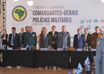 Deputado discute segurança nacional em evento de comandantes-gerais das polícias militares