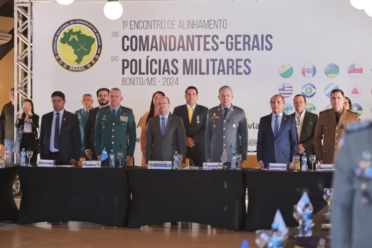 Deputado discute segurança nacional em evento de comandantes-gerais das polícias militares