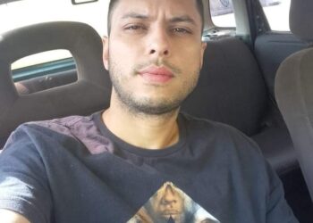 Conhecidos lamentam morte de rapaz morto pela PM ao jogar drogas e celulares para dentro de presídio