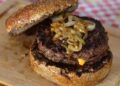 Dia do hambúrguer pode ser celebrado em casa com sabor e praticidade