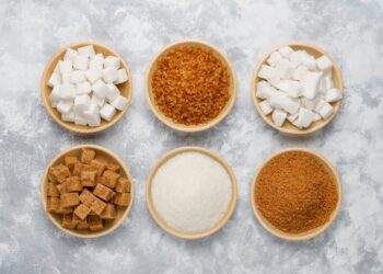 Refinado, mascavo, demerara e de côco: conheça as diferenças entre os tipos de açúcar