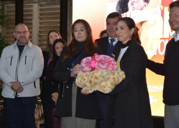 Fiems é homenageada por participação na campanha “Seu Abraço Aquece”
