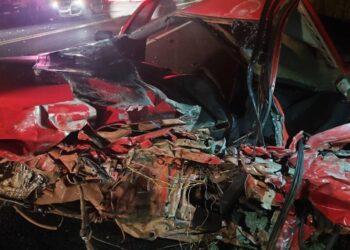Condutor de VW Gol vermelho colide de frente com Montana e morre, na BR-163