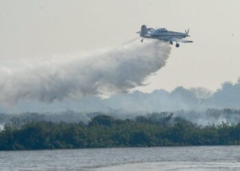 Por terra, rio e ar: MS mobilizado com várias frentes no Pantanal contra o fogo