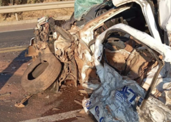 Acidente entre carreta e carro de passeio mata um na BR-163