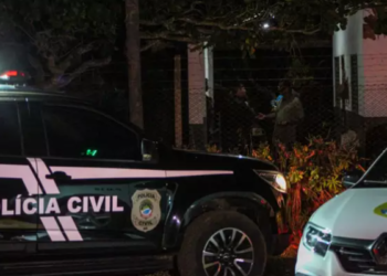 Preso suspeito de atirar na cabeça da mulher alega suicídio e até acidente com arma