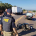 Motociclista invade pista contrária, bate de frente com caminhão e morre na BR-163