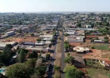 Rapaz morre carbonizado ao colidir carro em poste de alta tensão no interior