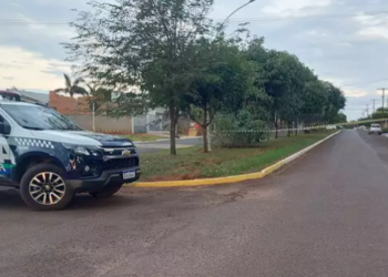 Vendedor ambulante acusado de furtos é morto a tiros por dupla em moto