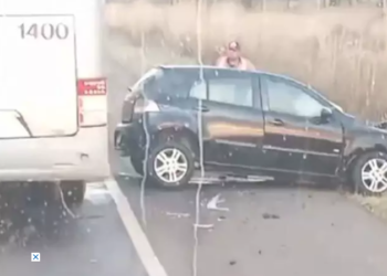 Motorista de carro morreu ao bater de frente com caminhão, na BR-262