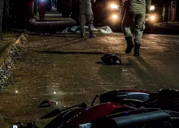 Adolescente de 16 anos morre ao perder controle de moto e bater em árvore