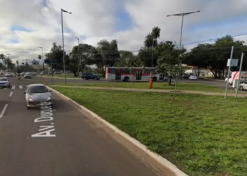 Rapaz de 19 anos é abordado na Afonso Pena e baleado por dupla em Honda Fan