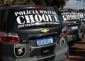 Dois são mortos em confronto com Choque, após roubo, e corpos são deixados em UPA