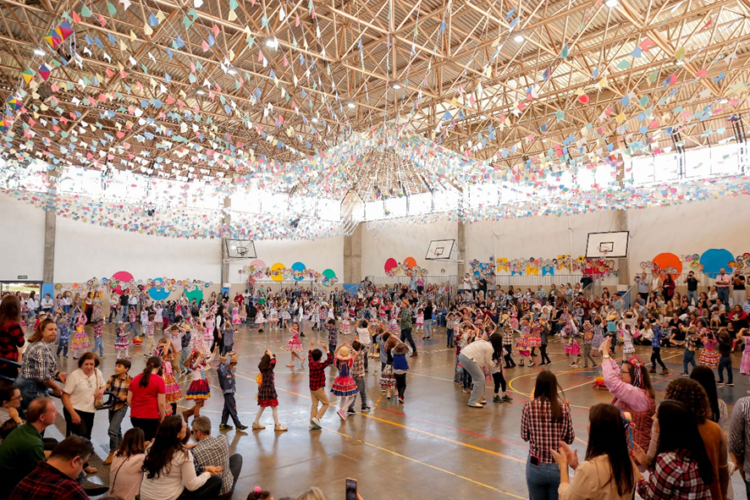 Tradição cria memórias afetivas e fortalece vínculos socioemocionais nas crianças