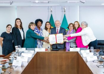 Lula sanciona lei que fortalece o combate integrado à violência doméstica e familiar contra a mulher