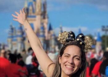 Especialista em Disney ajuda turista a organizar passeio em tempo real e sem passar perrengue