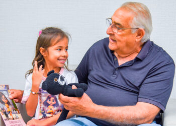 Presidente do TCE-MS recebe estudante de 8 anos que escreveu livro sobre preconceito