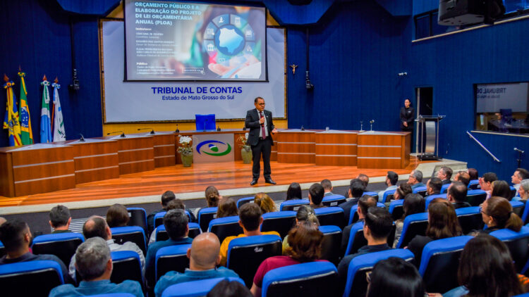 TCE-MS reúne contadores e controladores para tratar de orçamento público e PMPI