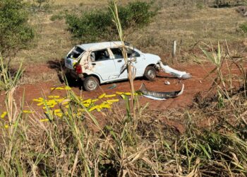 Traficante capota carro com 156 kg de maconha e consegue fugir por mata
