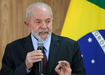 “Muito dinheiro na mão de poucos simboliza miséria, prostituição, fome”, diz Lula em evento do G20