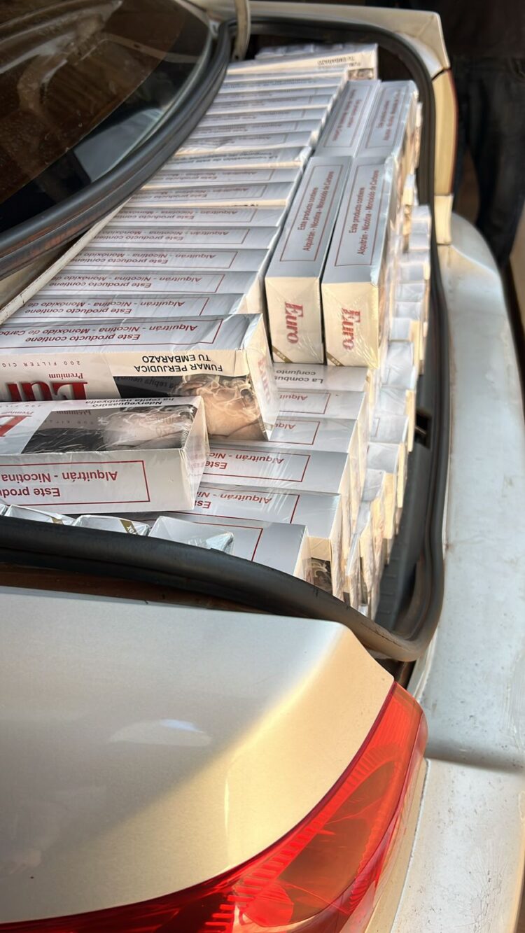 DRACCO prende duas pessoas transportando R$ 115 mil em cigarros contrabandeados