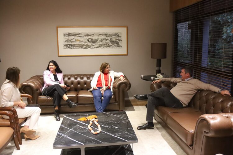 Ministra das Mulheres participa do Programa de Governo de Camila Jara