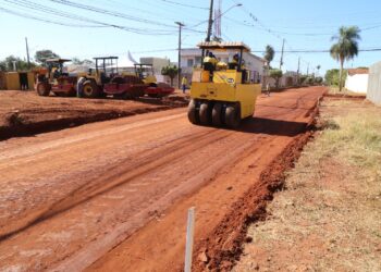 Obras de pavimentação e drenagem em ruas do Jardim Itatiaia põe fim a décadas de espera por melhorias