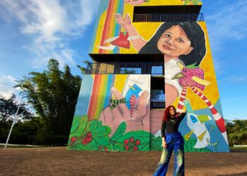 Com cores, passarinhos e tecnologia, muralista transforma o principal parque de Ponta Porã
