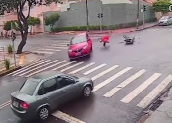 Motociclista morre no Centro da Capital, após colisão com Logan