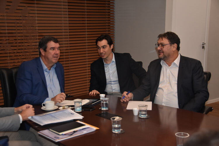 Presidente da Fiems participa de entrega de pedido de Refis para o setor produtivo ao governo do Estado