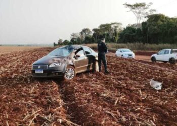 Criança morre no colo da mãe, após capotamento de veículo, em Dourados