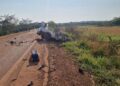 Colisão entre Fiat Strada e carreta mata um condutor na BR-267