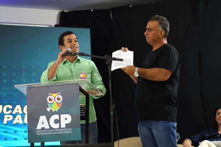 Beto assina compromisso com educadores e reafirma planos para transformar a educação em Campo Grande