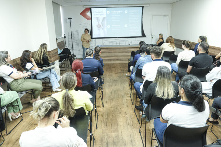 Coordenadora da Central de Transplantes de MS realiza palestra no Hospital Cassems da Capital
