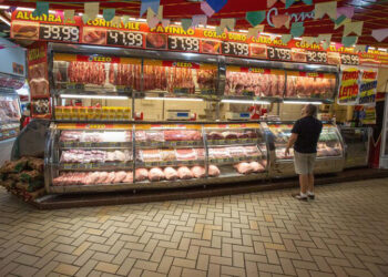 Preço da comida recua, mas inflação e risco fiscal ainda ameaçam